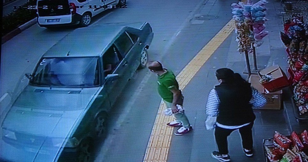 Ters yöne giren kural tanımaz sürücü yaya ve sürücülere korku dolu anlar yaşattı