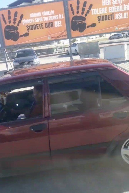 Sürücünün otomobilde nargile keyfi