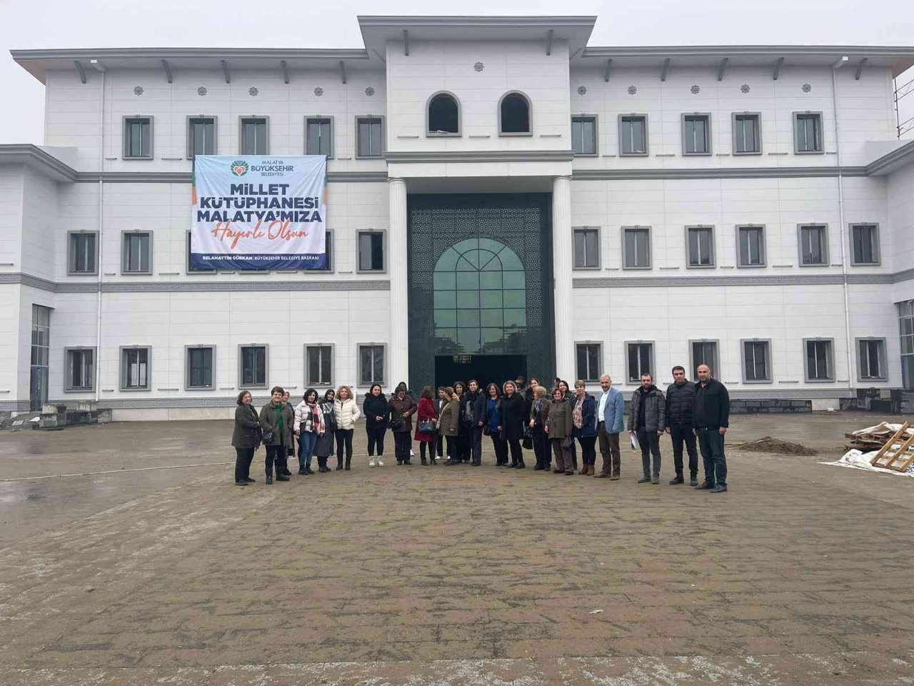 Muhtar ve mahalleliye "hizmet" gezisi