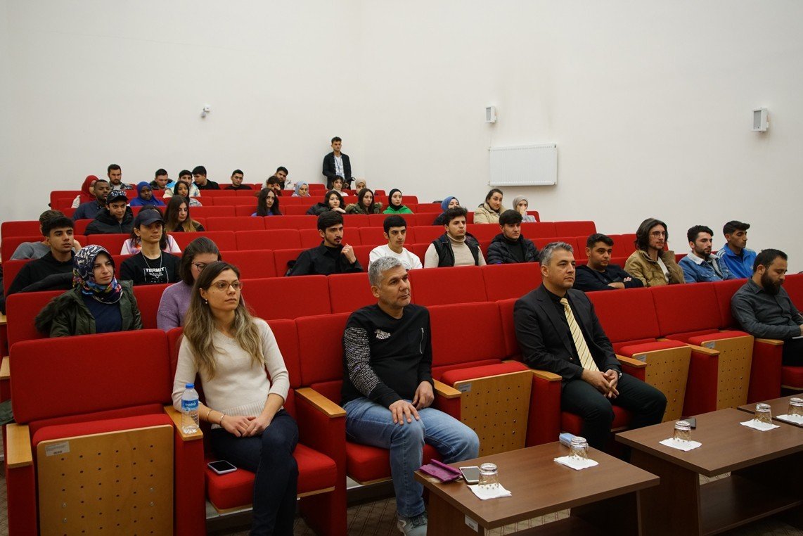 ÇAKÜ’de Rusya-Ukrayna Savaşını ele alındı