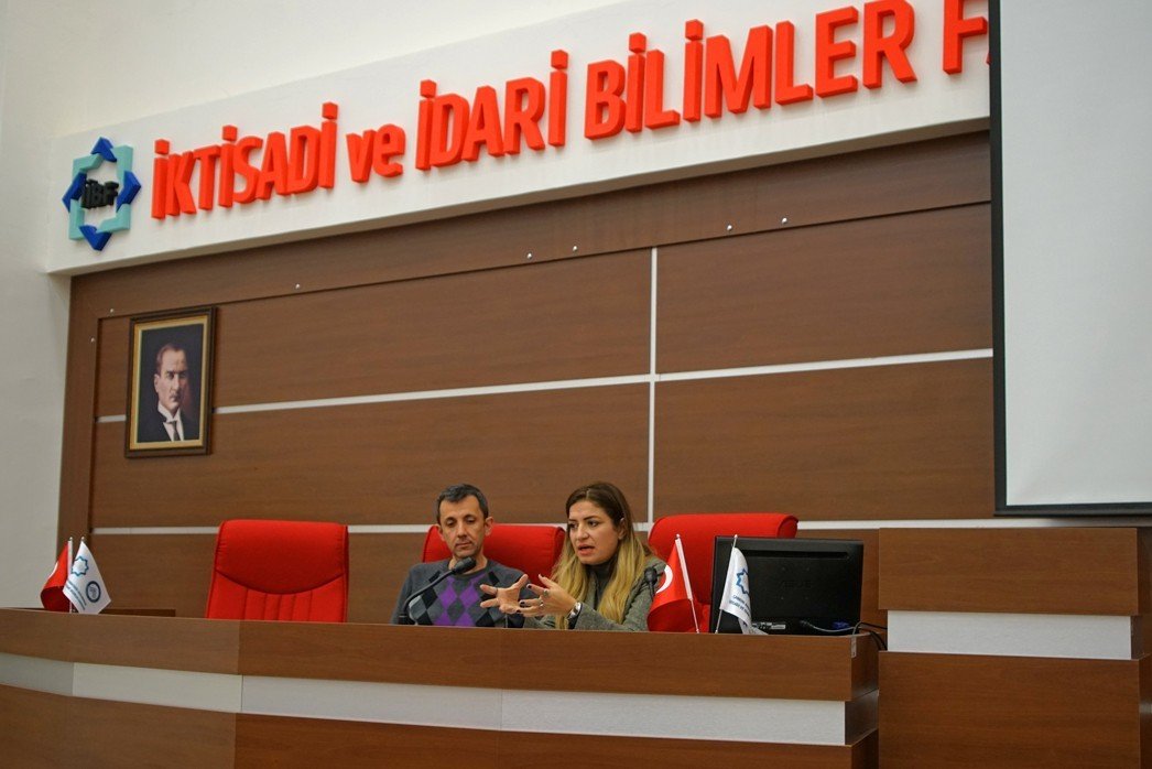 ÇAKÜ’de Rusya-Ukrayna Savaşını ele alındı