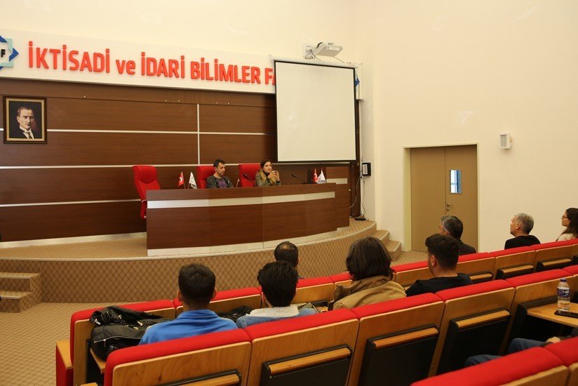 ÇAKÜ’de Rusya-Ukrayna Savaşını ele alındı