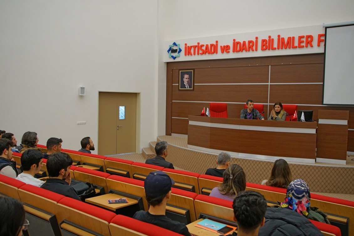 ÇAKÜ’de Rusya-Ukrayna Savaşını ele alındı