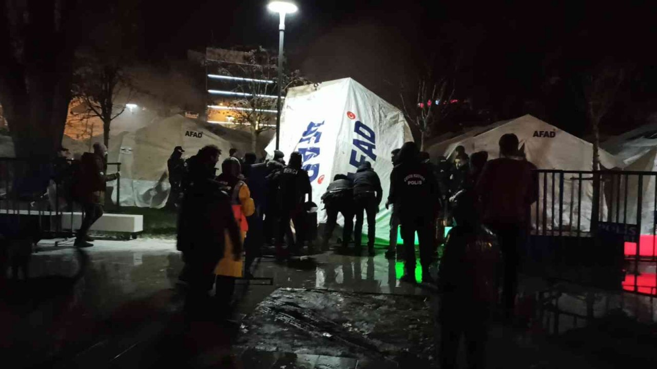 Depremzedeler için kurulan çadırkentte korkutan yangın