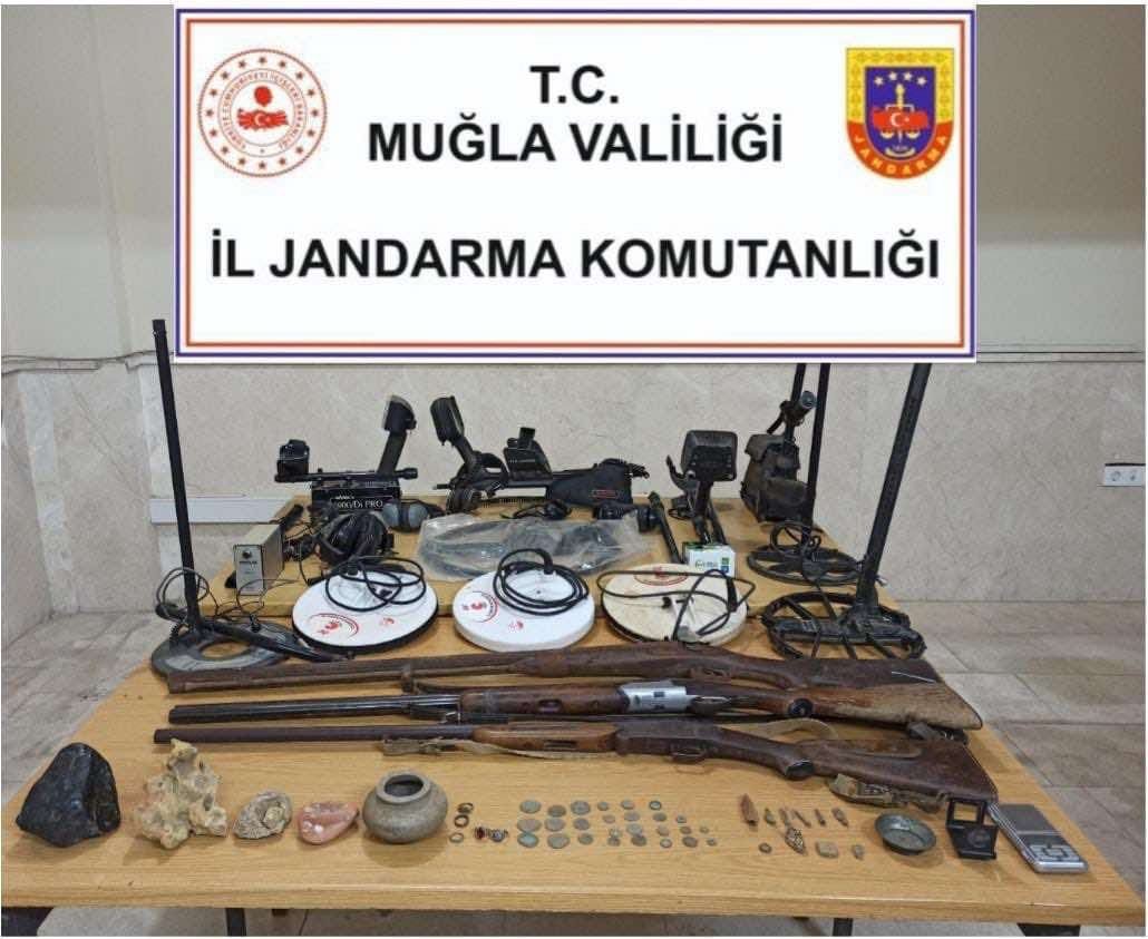 Definecilerin evinde piyasa değeri 200 milyon lira olan Painite taşı ele geçirildi