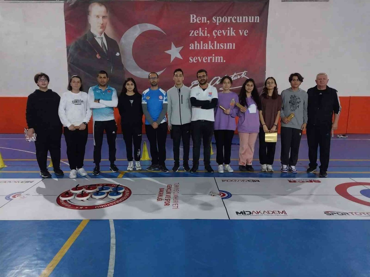 Köyceğiz’de öğretmenler arasında Floor Curling turnuvası yapıldı