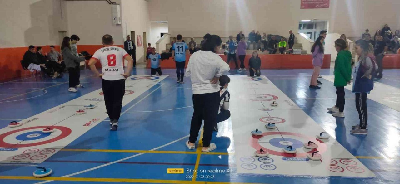 Köyceğiz’de öğretmenler arasında Floor Curling turnuvası yapıldı