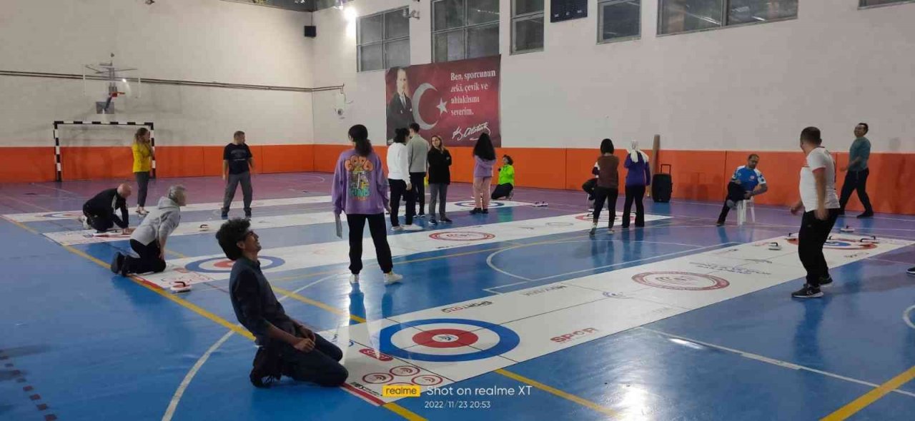 Köyceğiz’de öğretmenler arasında Floor Curling turnuvası yapıldı