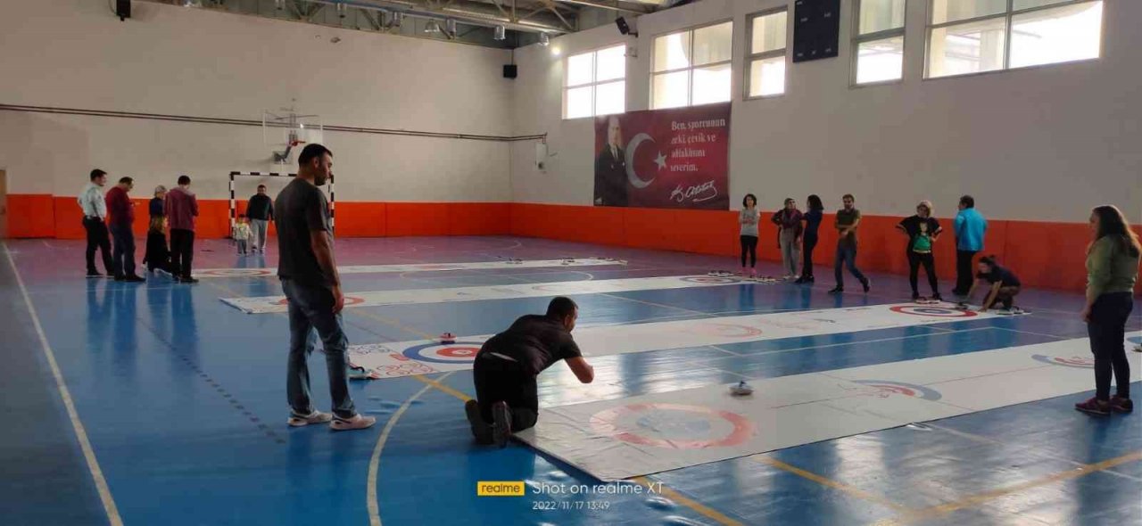 Köyceğiz’de öğretmenler arasında Floor Curling turnuvası yapıldı