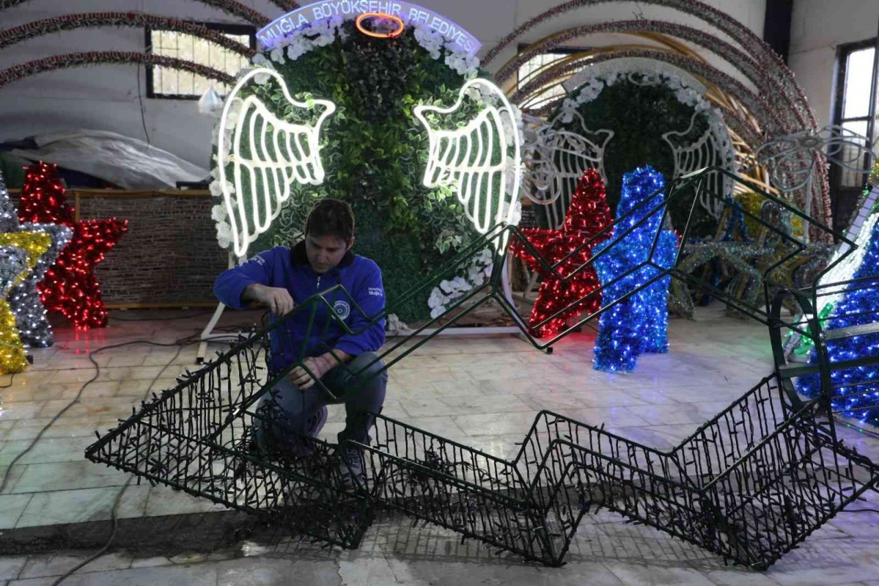 Büyükşehir ürettiği süslemelerle Muğla’yı güzelleştiriyor
