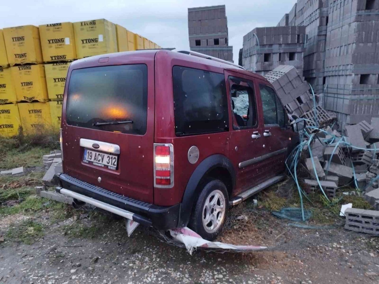 Kontrolden çıkıp birketlere çarptı