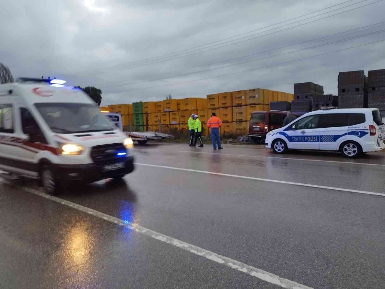 Kontrolden çıkıp birketlere çarptı