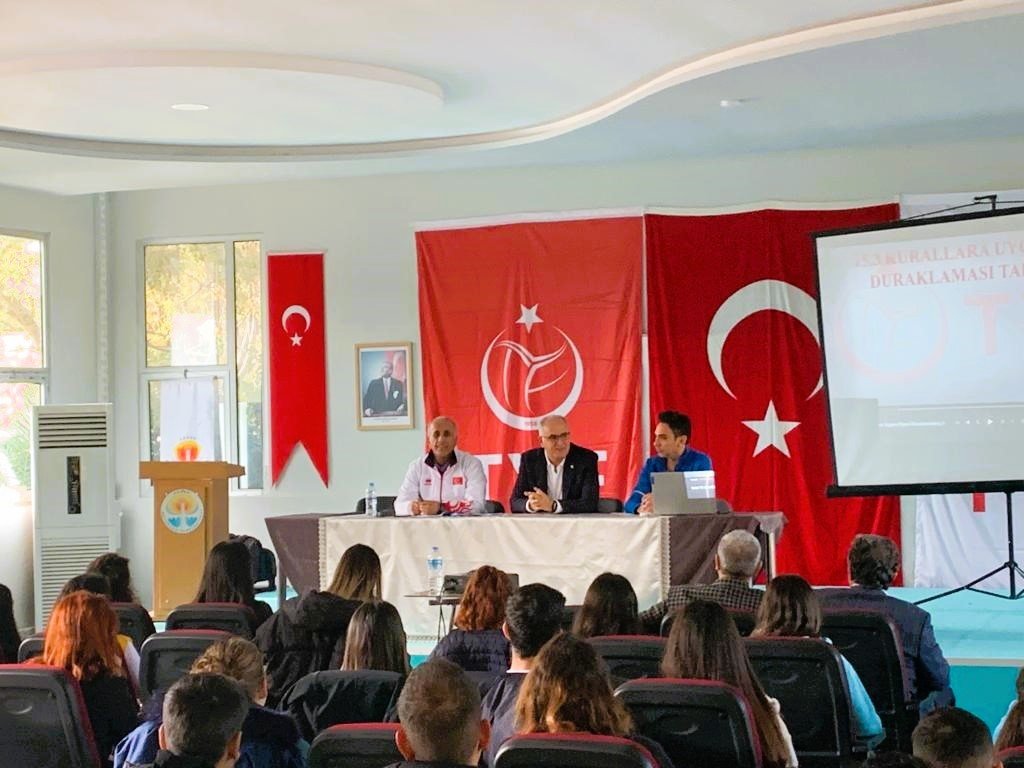 TVF Başkanı Üstündağ, Adana’da aday hakem kursunu ziyaret etti