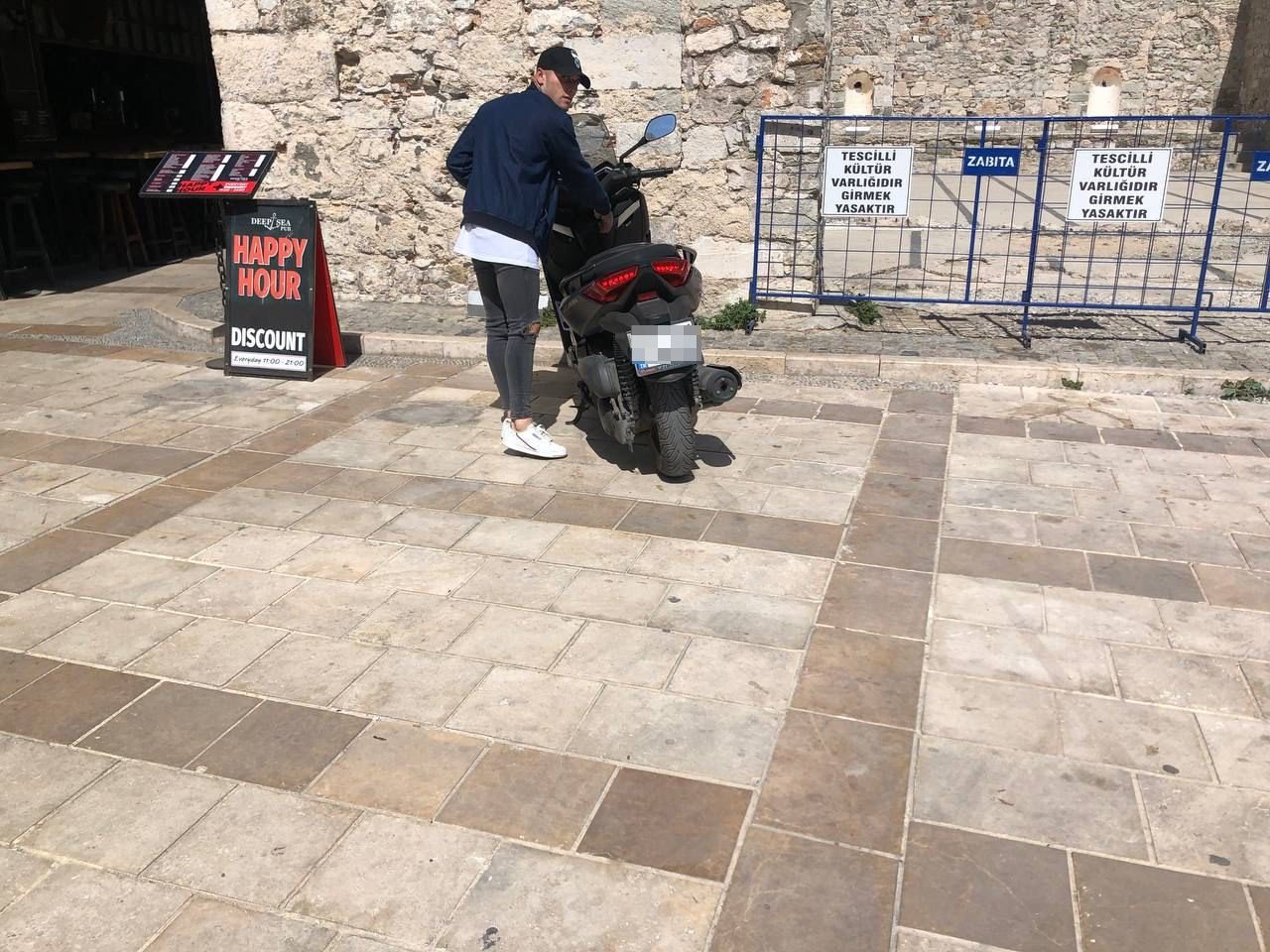 Zabıta ekiplerinden işgalci araçlara ceza