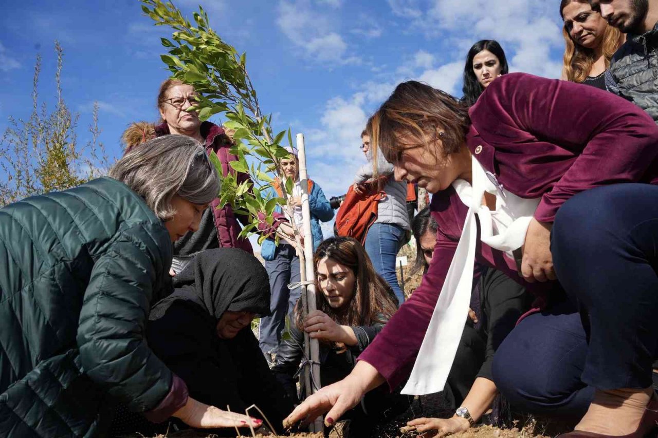 Adana’da "Kadın Hakları Durağı" oluşturuldu