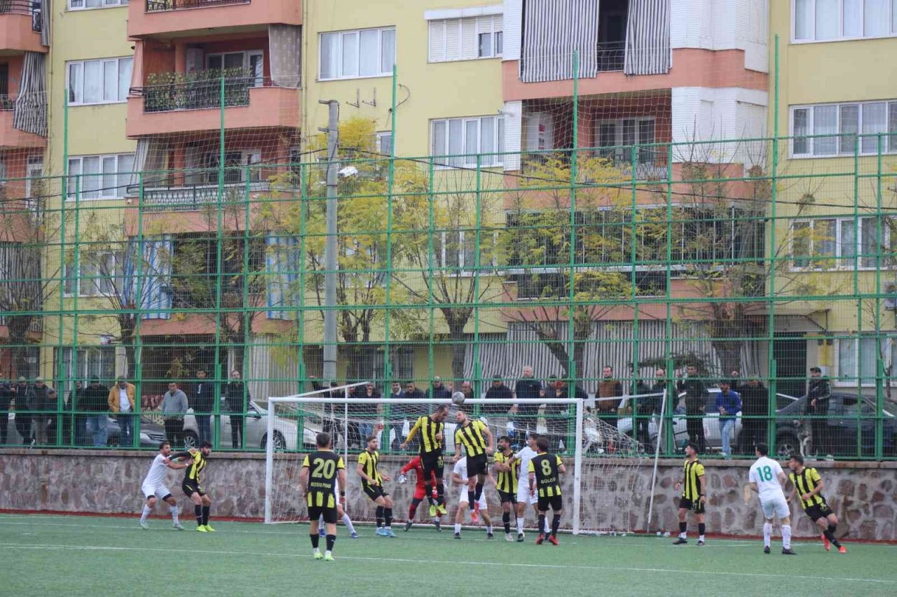 Salihli’de kazanan Aliağa FK oldu