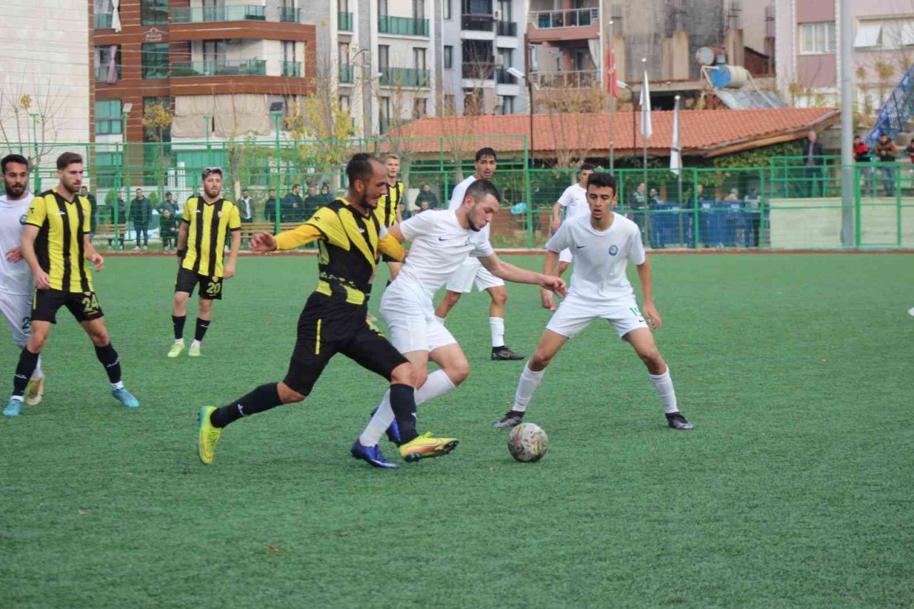 Salihli’de kazanan Aliağa FK oldu