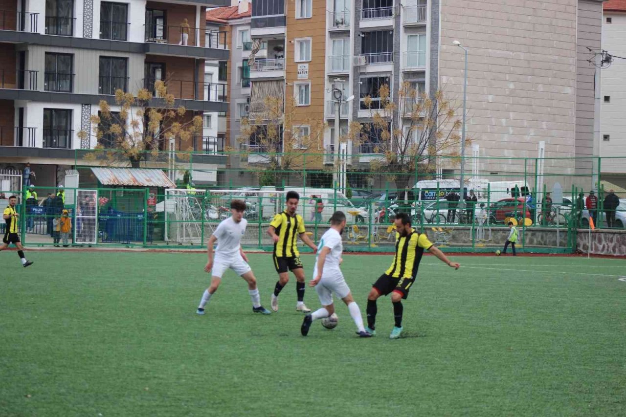 Salihli’de kazanan Aliağa FK oldu