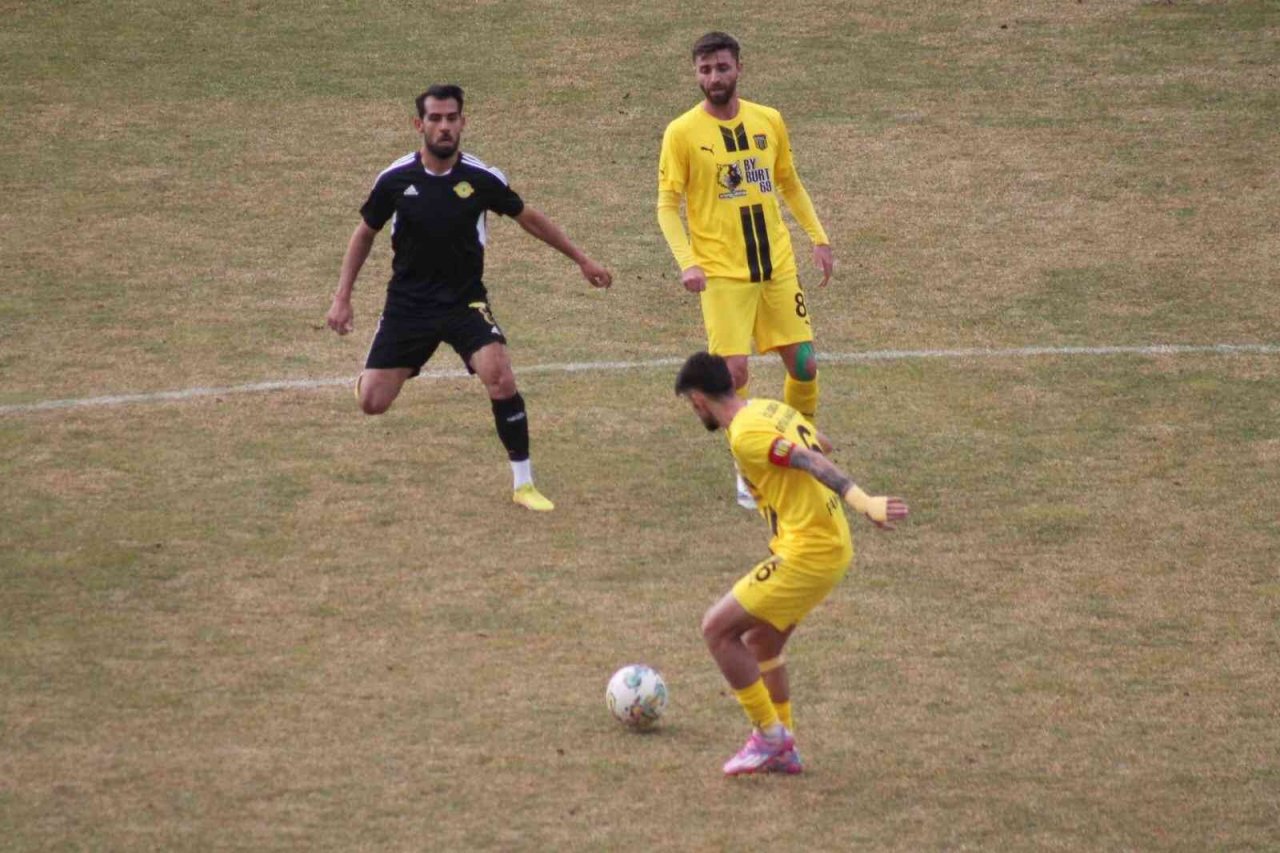 Bayburt Özel İdarespor kendi evinde 7- 0 yenildi