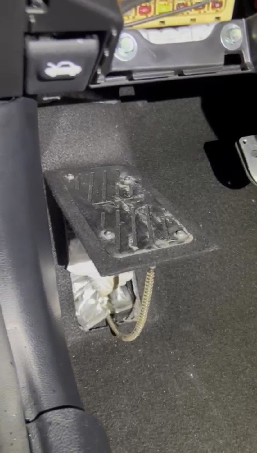 İstanbul’da araçta akılalmaz uyuşturucu düzeneği: Polis yaylı zulayı kulaklıkla çözdü