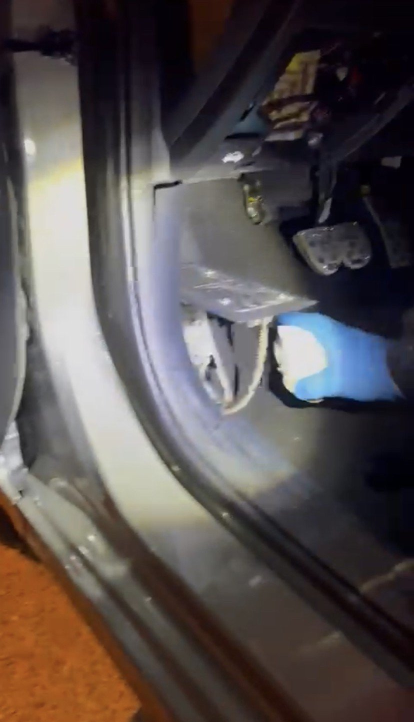 İstanbul’da araçta akılalmaz uyuşturucu düzeneği: Polis yaylı zulayı kulaklıkla çözdü