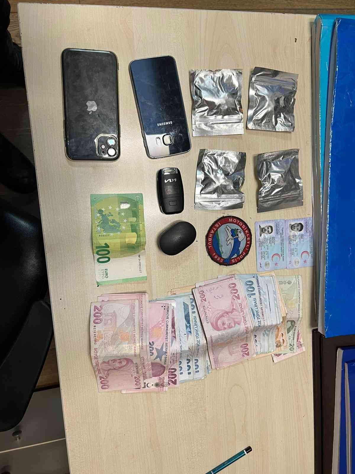 İstanbul’da araçta akılalmaz uyuşturucu düzeneği: Polis yaylı zulayı kulaklıkla çözdü