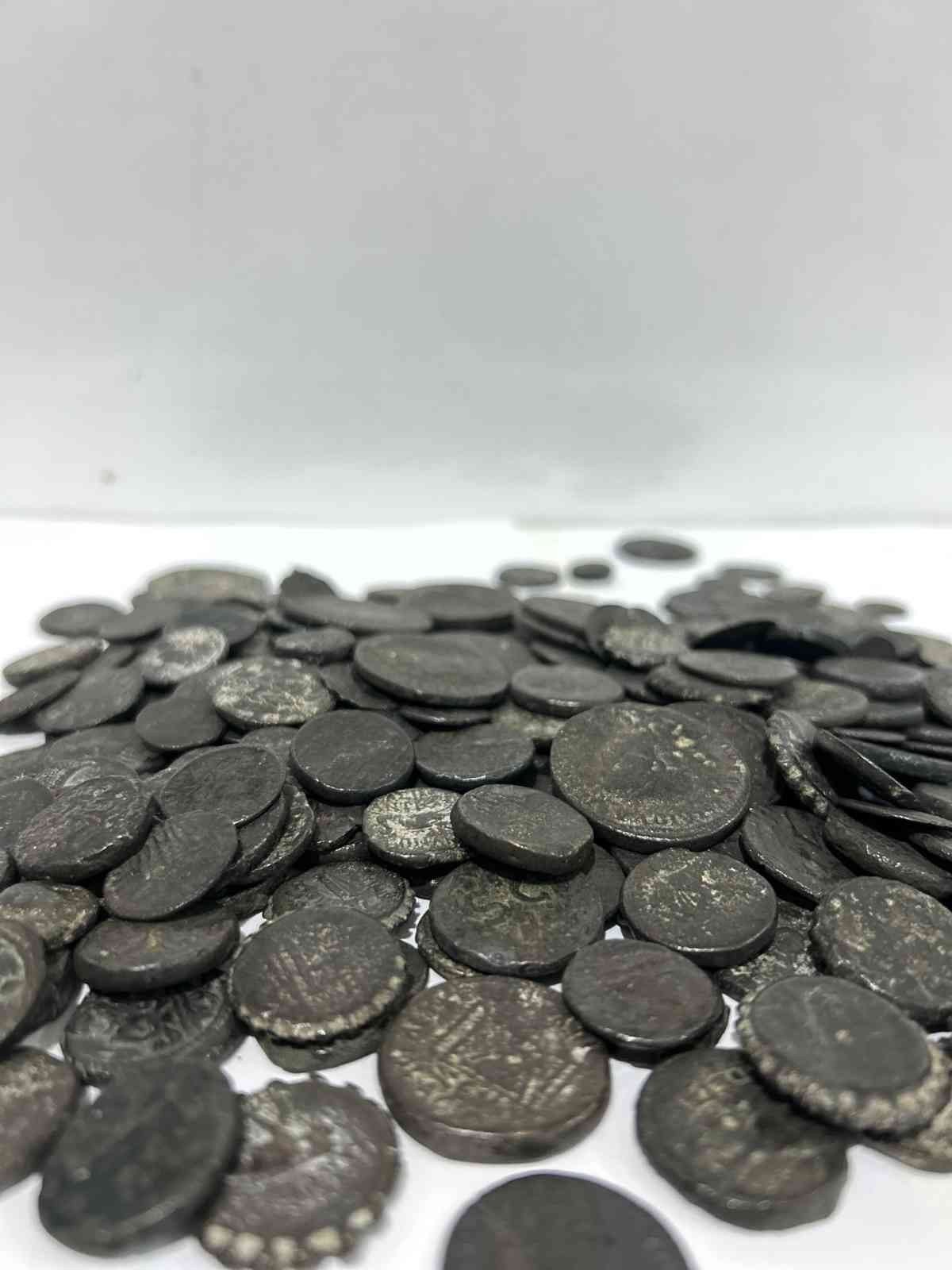 Hatay’da Roma dönemine ait 255 adet sikke ele geçirildi