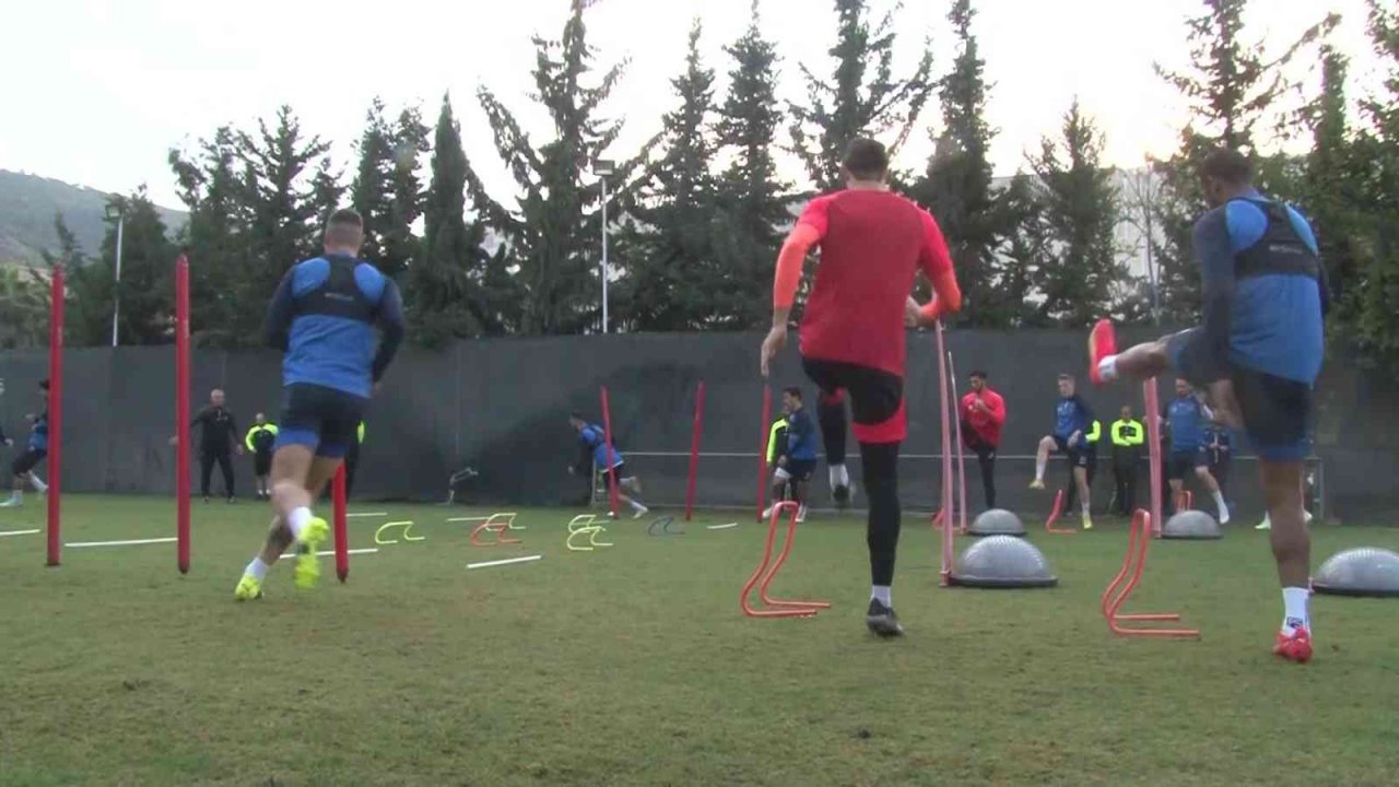 Lütfü Savaş: "Hedefimiz ligi ilk 10’da bitirmek"