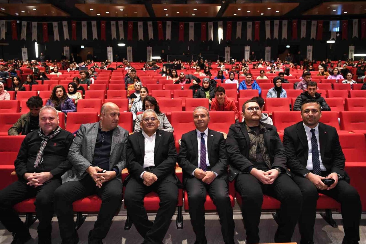 Büyükkılıç, KAYMEK’li gençlerle yarışma ve seminerde buluştu