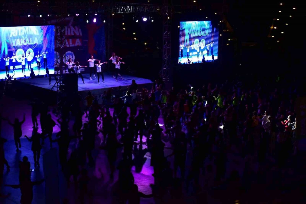 Büyükşehir SPOR A.Ş. ile yüzlerce kadın ritmi yakaladı