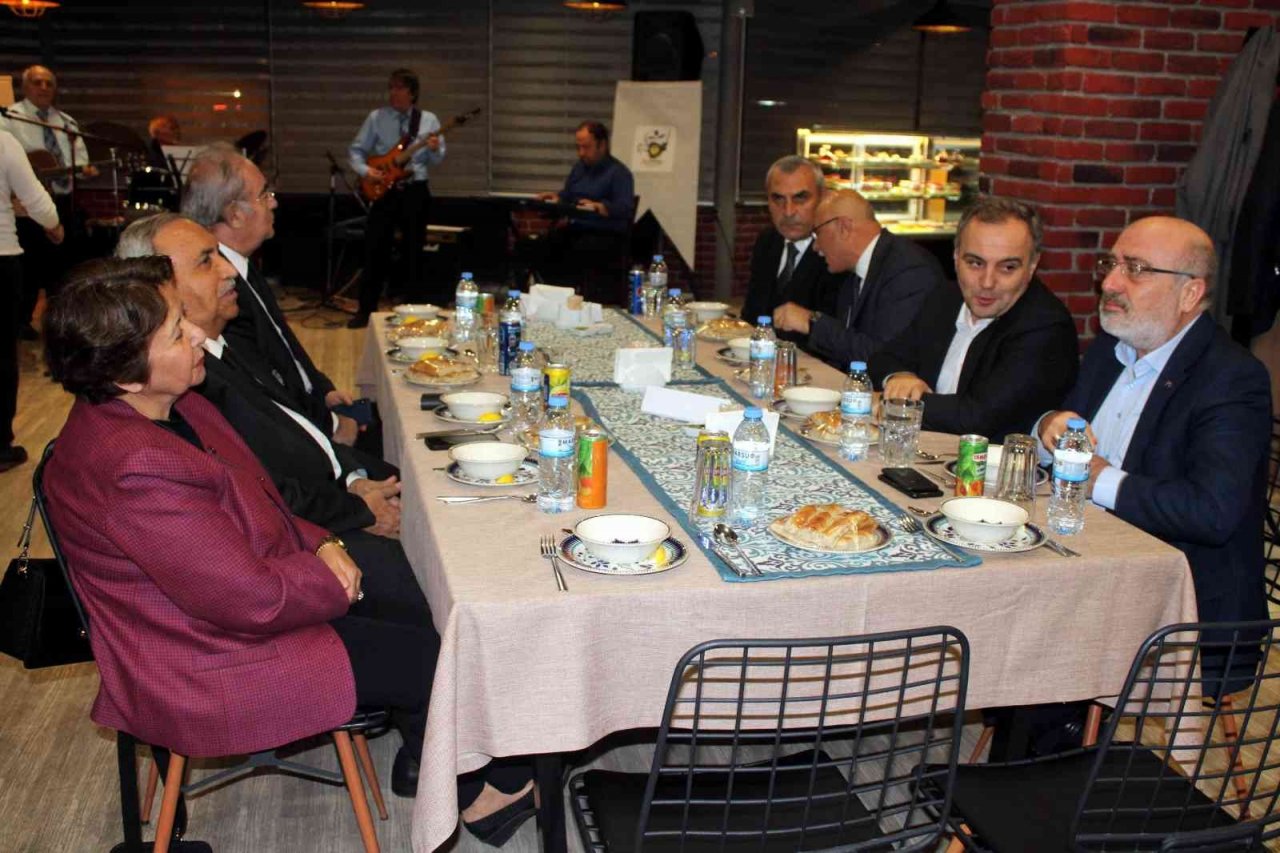 Taş Mektepli Emekli Öğretmenler Buluştu