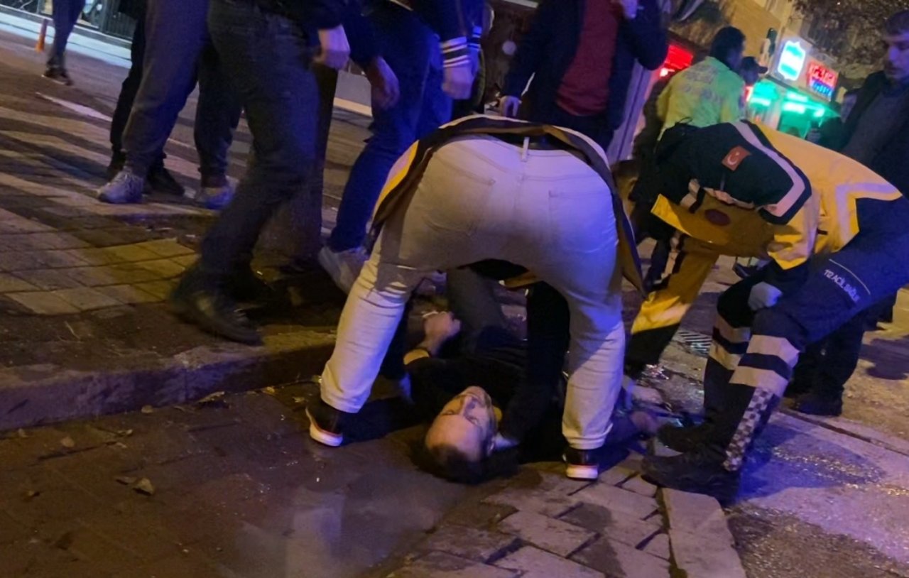 Kazanın ardından tekmeli yumruklu kavga kamerada