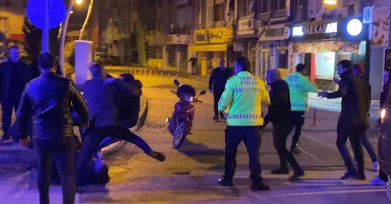 Kazanın ardından tekmeli yumruklu kavga kamerada