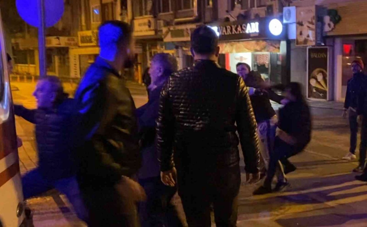 Kazanın ardından tekmeli yumruklu kavga kamerada