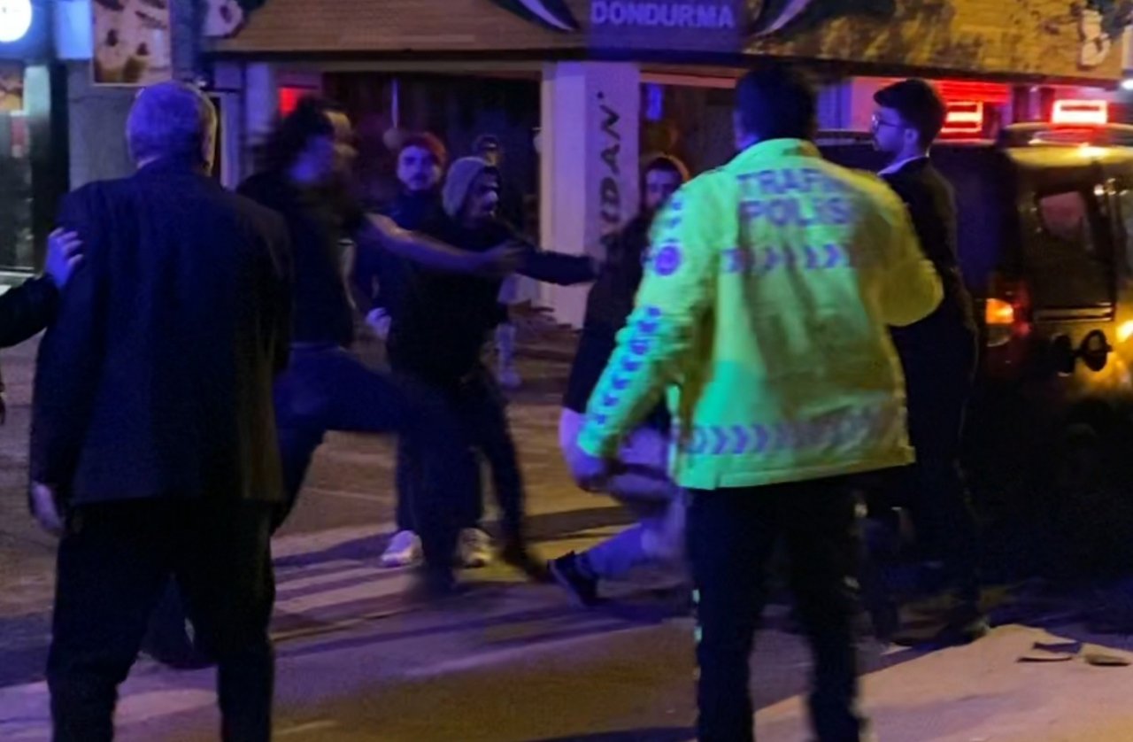 Kazanın ardından tekmeli yumruklu kavga kamerada