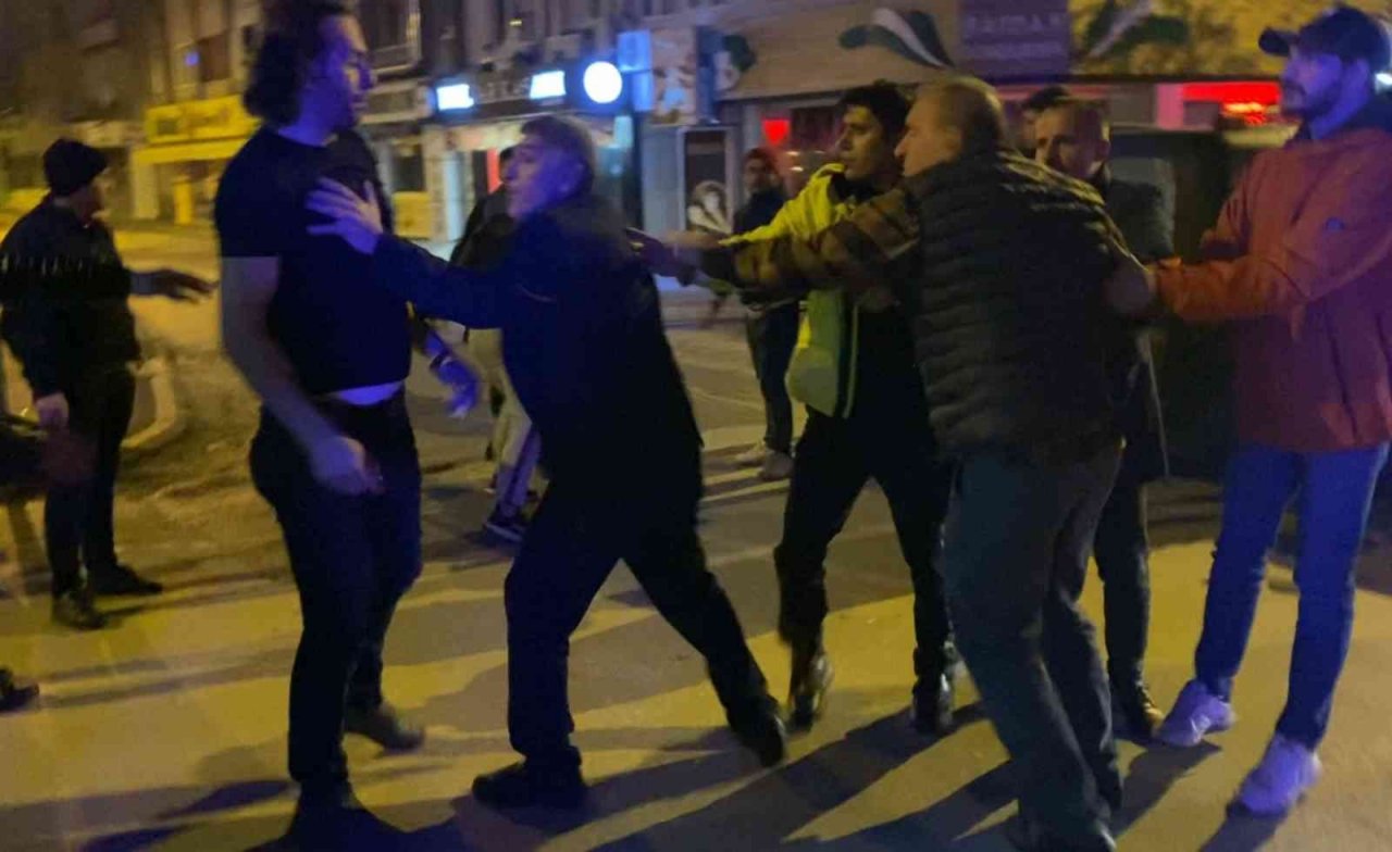 Kazanın ardından tekmeli yumruklu kavga kamerada