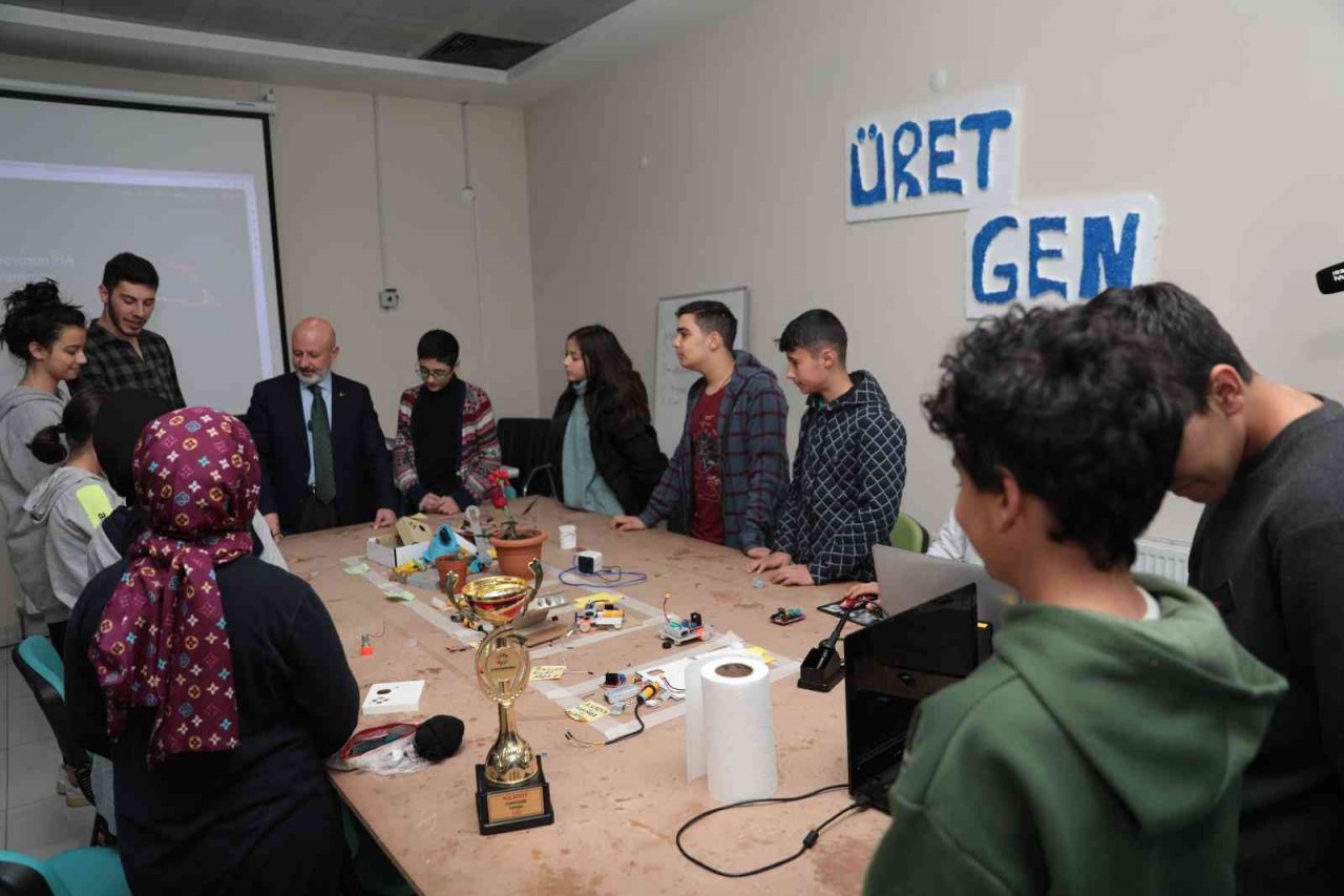 Kocasinan Akademi’den teknoloji çağına büyük hizmet