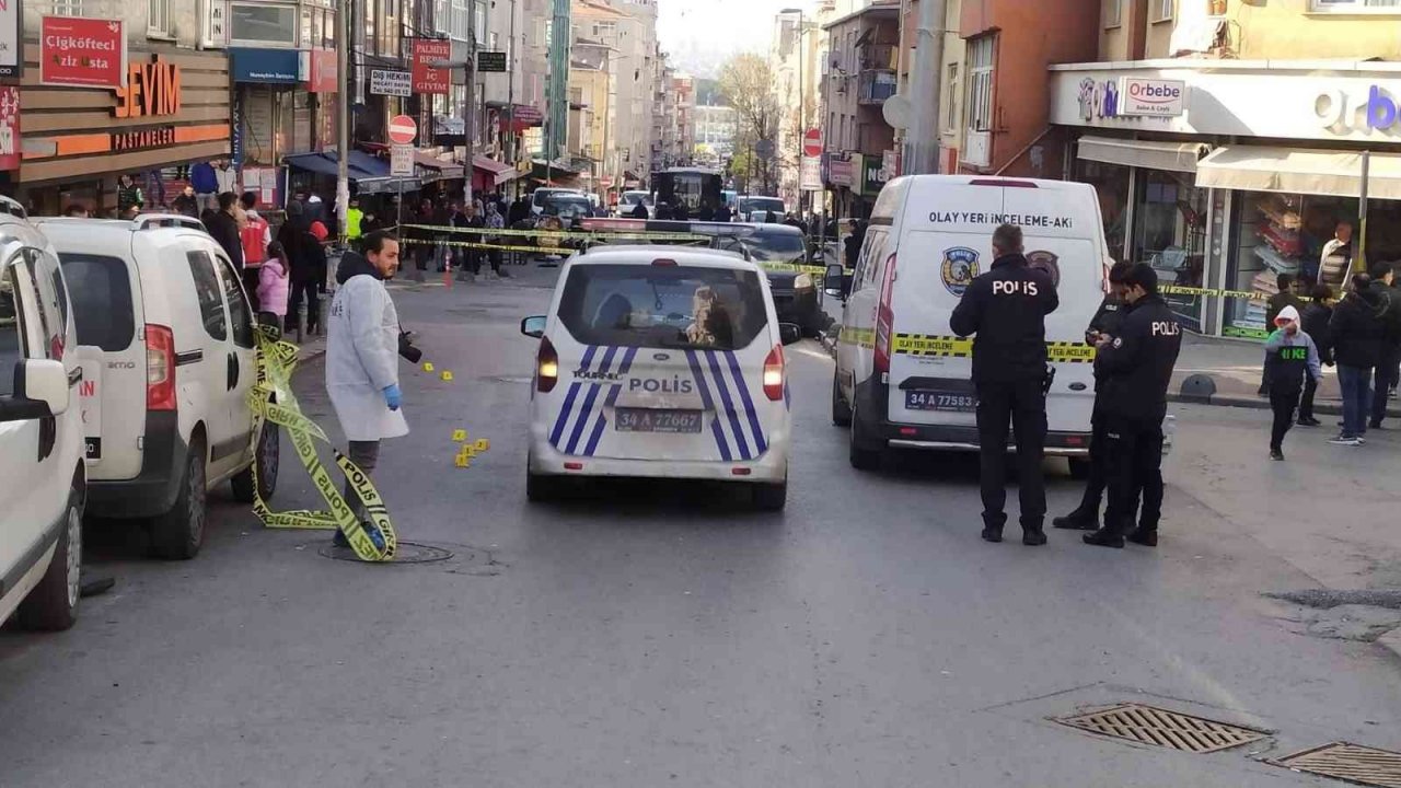 Küçükçekmece’de kız kaçırma kavgası kamerada: 3 yaralı