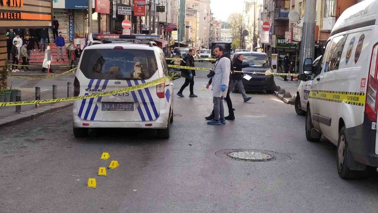 Küçükçekmece’de kız kaçırma kavgası kamerada: 3 yaralı