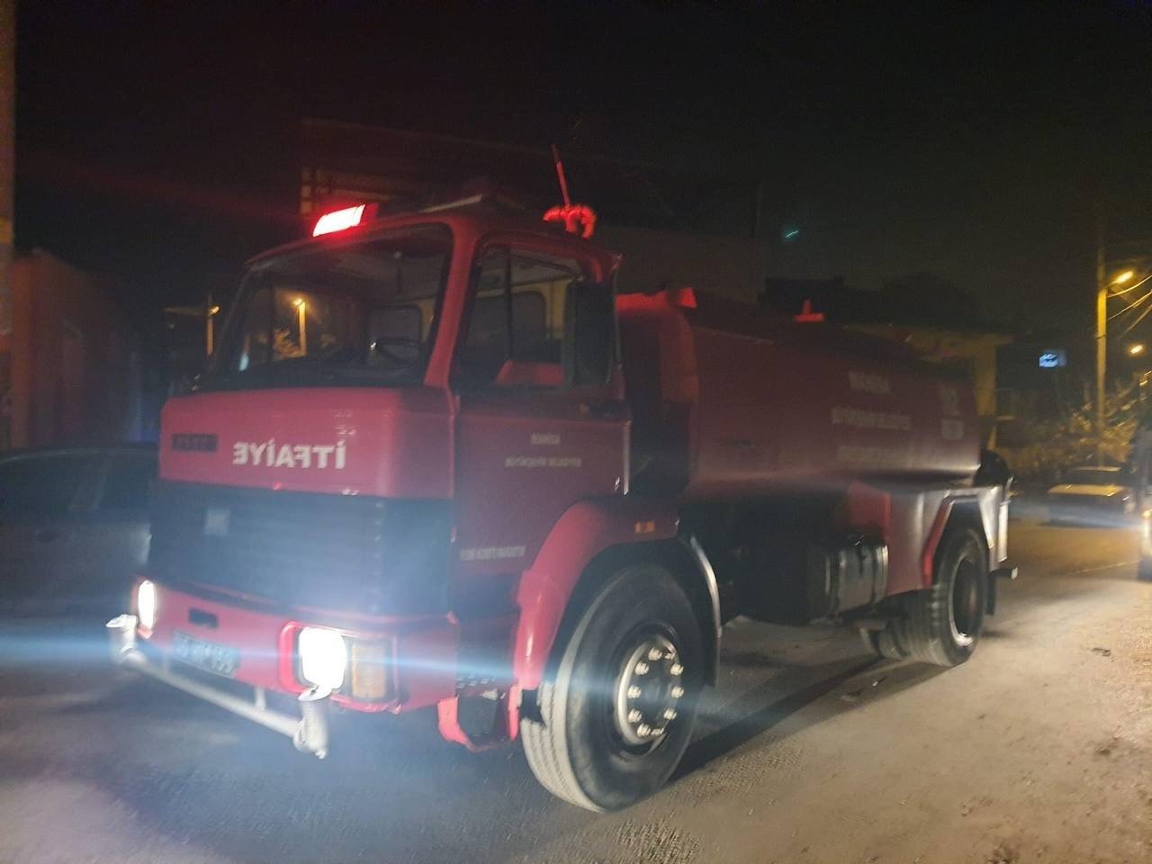 Manisa’da trafo patladı, mahalleli büyük panik yaşadı