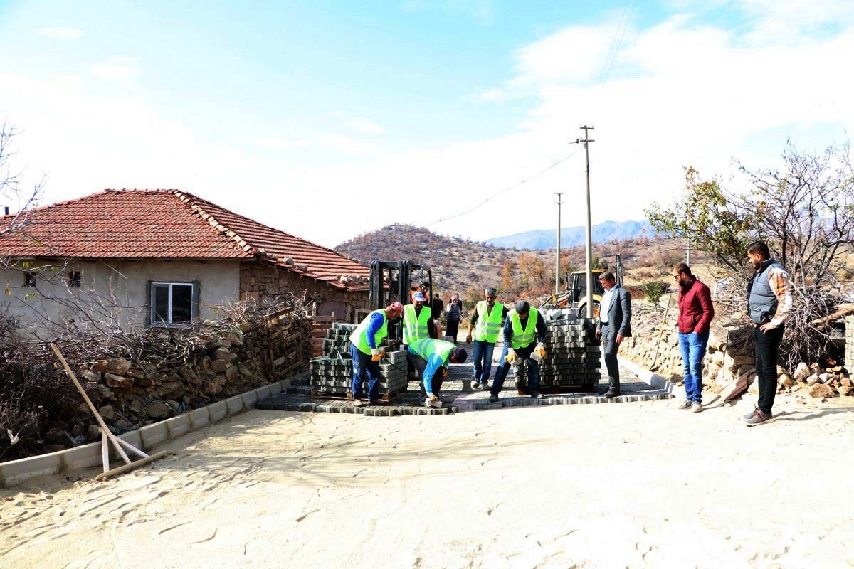 Çıkrıkçı Mahallesi’nde üstyapı çalışmalarına başlandı