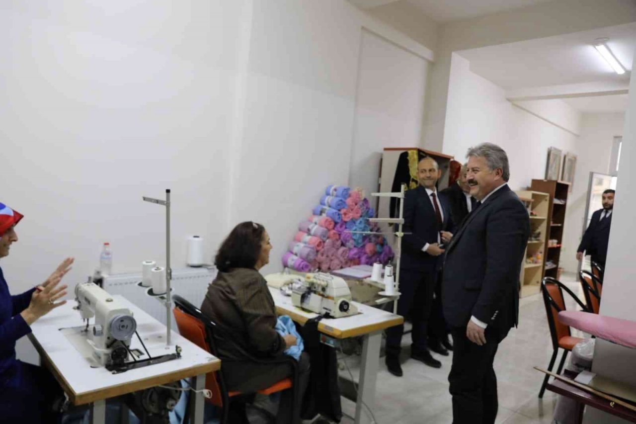 Kardelen Kadınlar Melikgazi’de Üretmeye Başladı