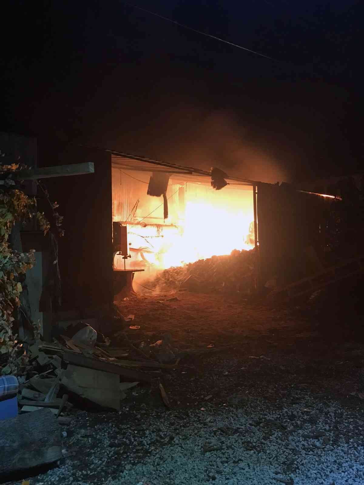 Mobilya işyerinde yangın