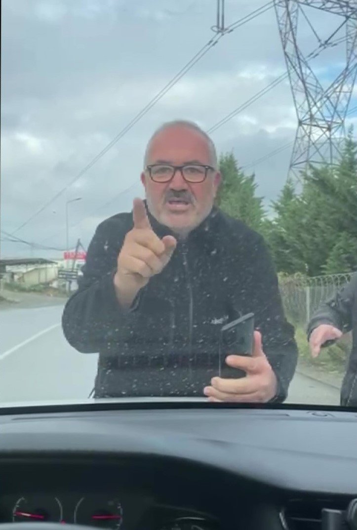 Sancaktepe’de korna çaldığı otomobildekilerin saldırısına uğradı, iki parmağı kırıldı