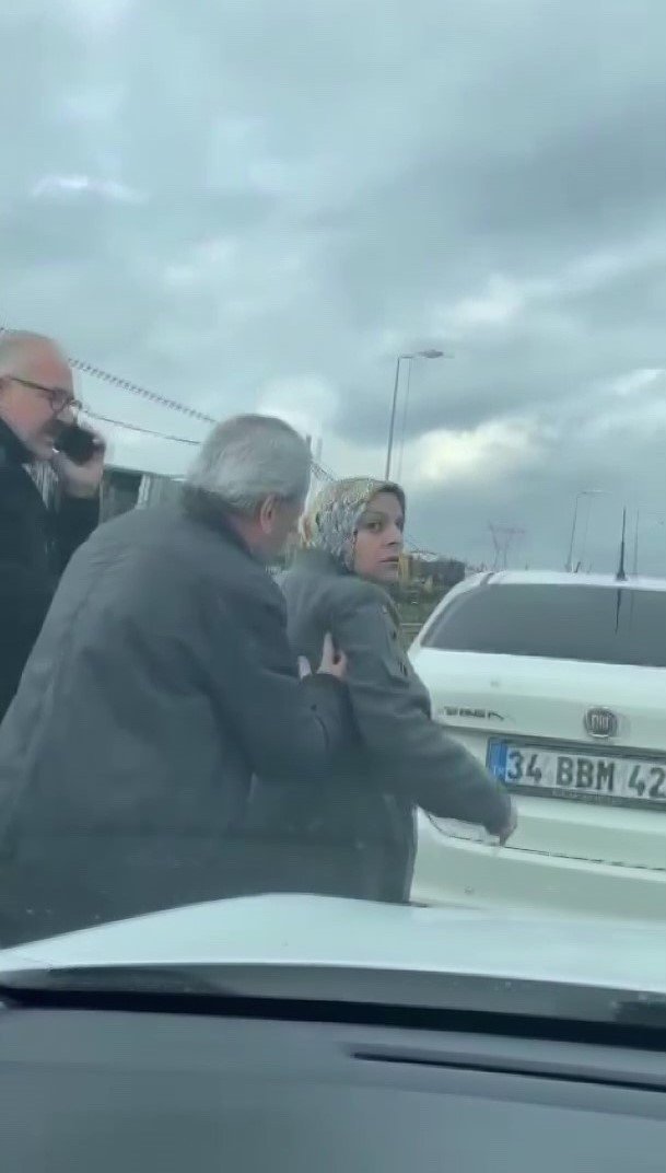 Sancaktepe’de korna çaldığı otomobildekilerin saldırısına uğradı, iki parmağı kırıldı