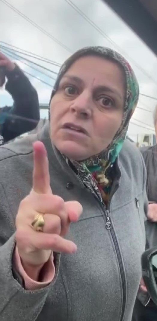 Sancaktepe’de korna çaldığı otomobildekilerin saldırısına uğradı, iki parmağı kırıldı