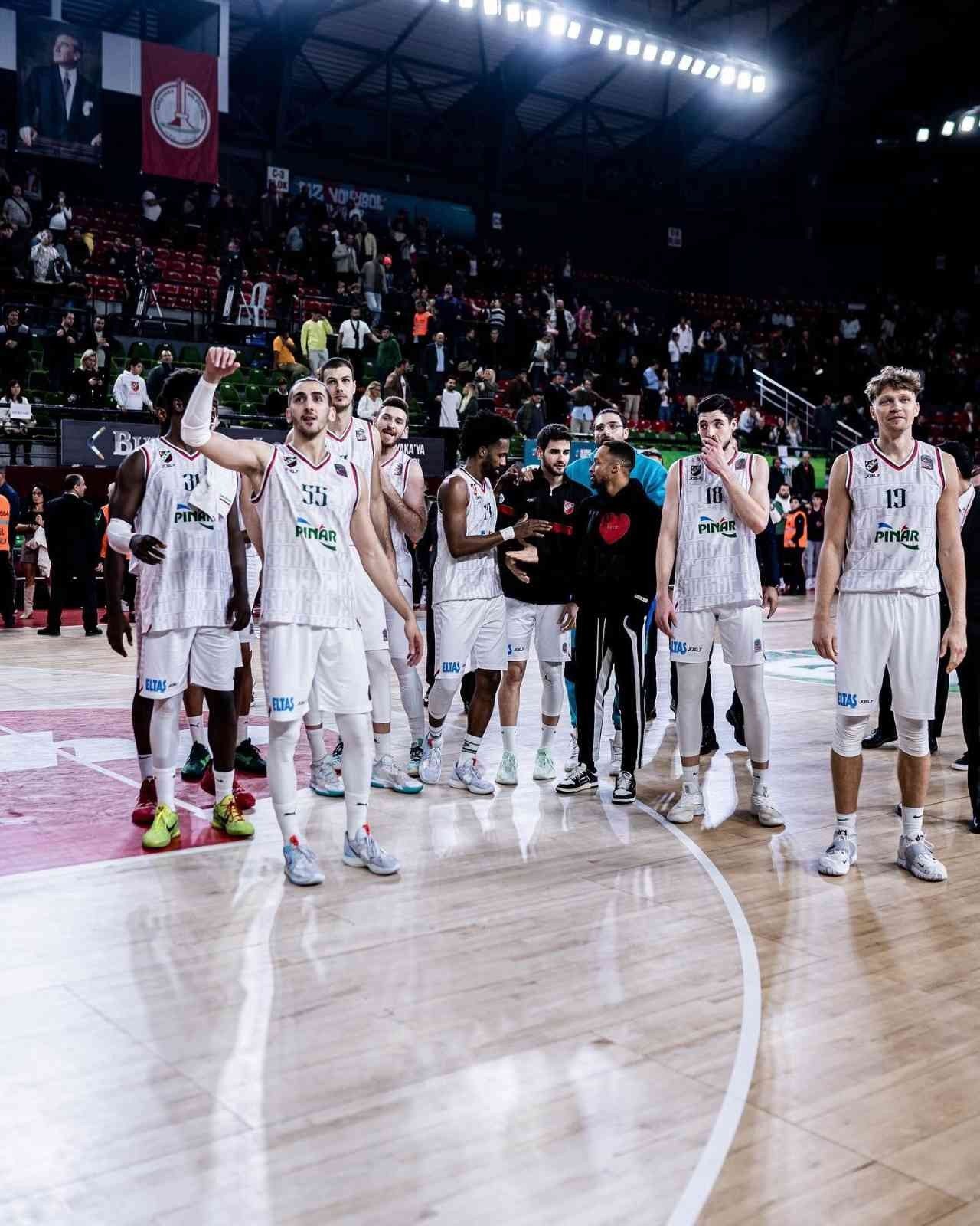 Pınar Karşıyaka, evinde güldü