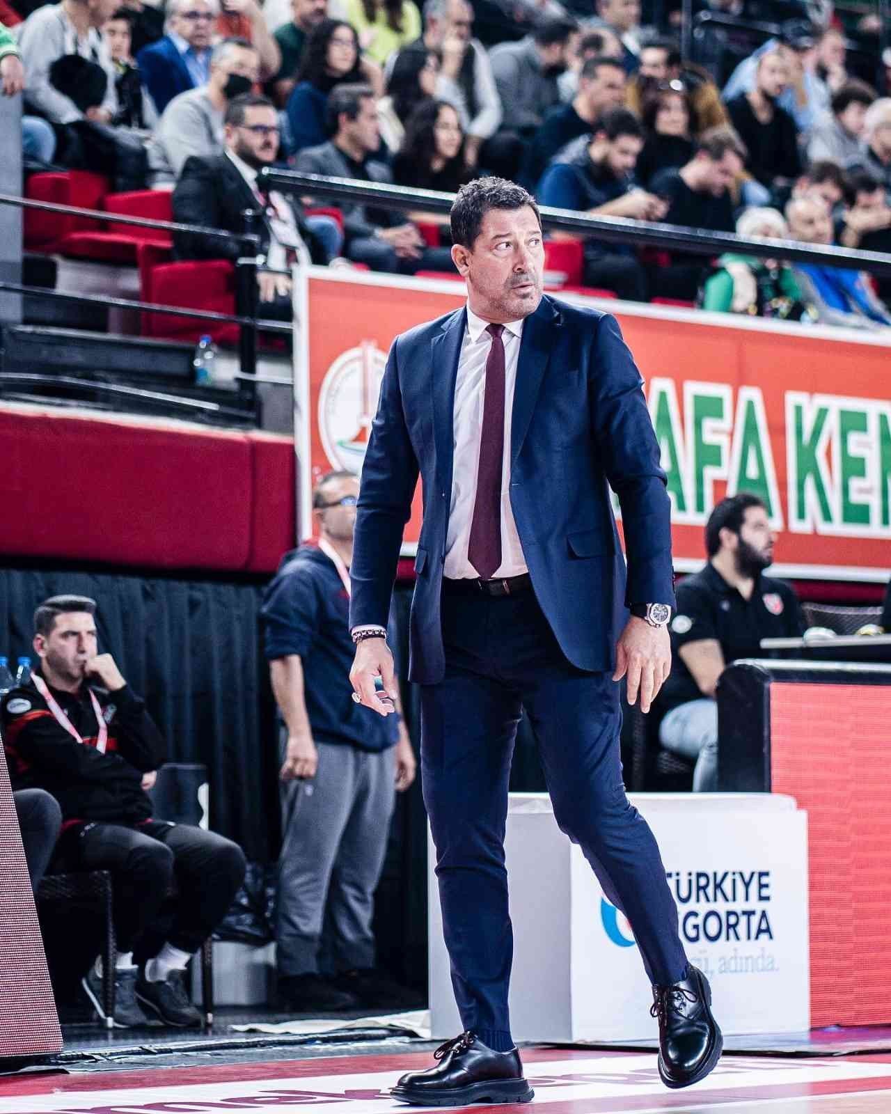 Pınar Karşıyaka, evinde güldü