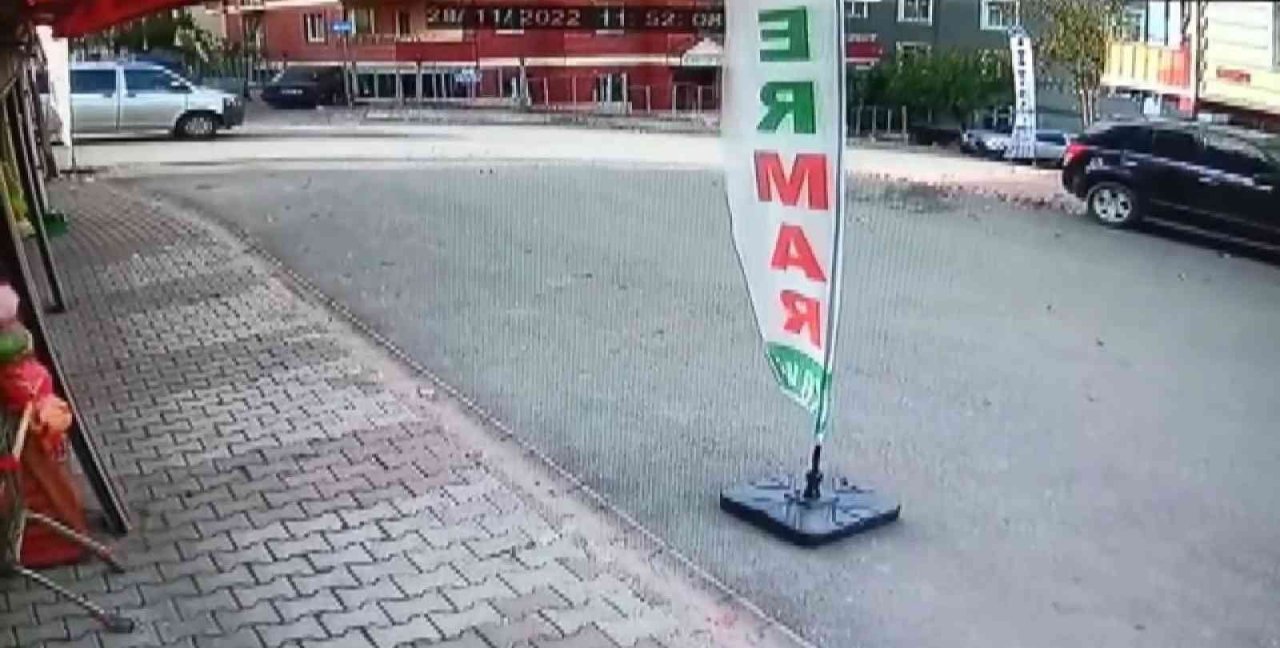 Ümraniye’de bina bahçesine uçan otomobil daireye çarptı: 3 yaralı