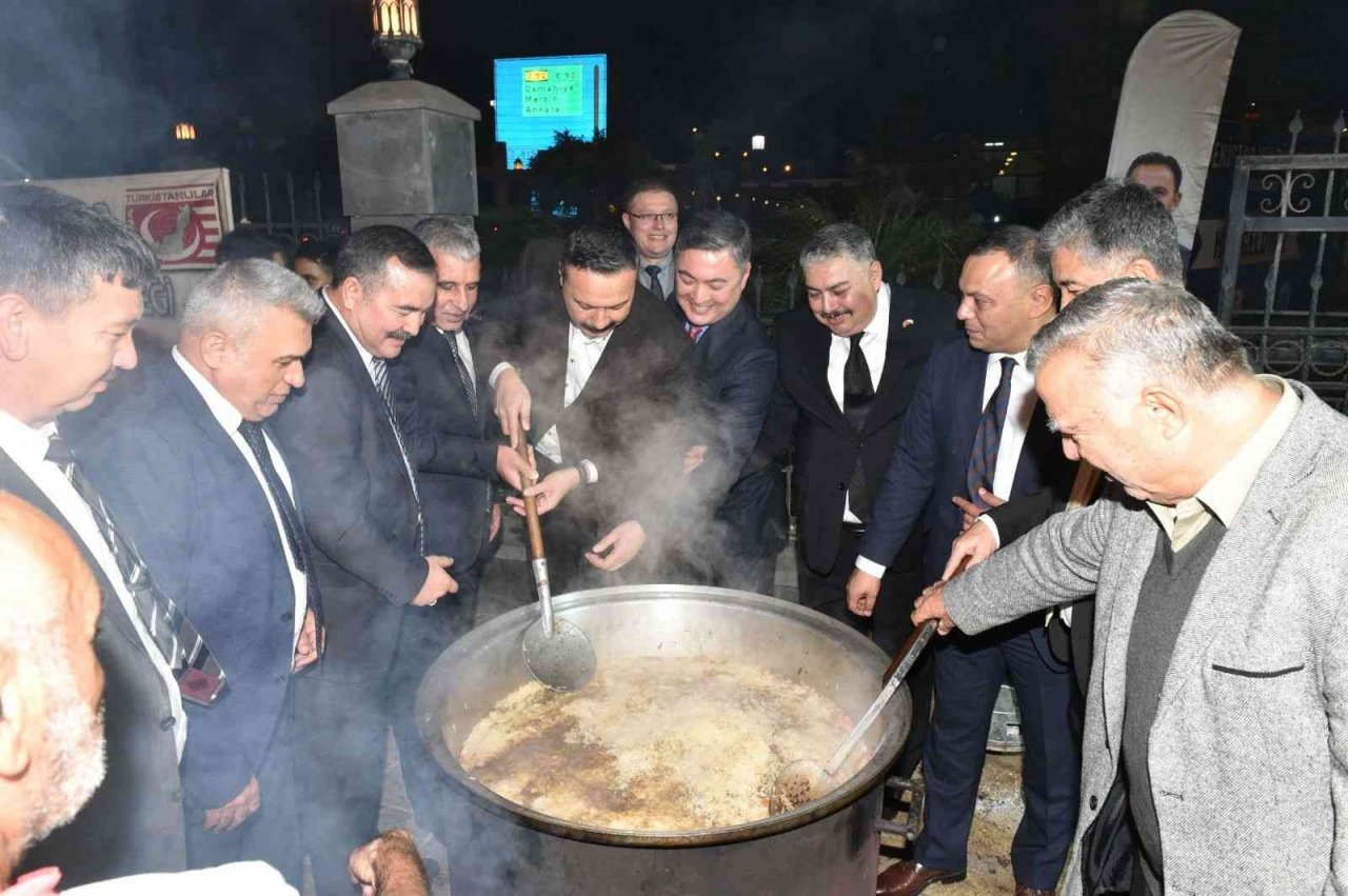 Adana’da Özbekistan Kültür Gecesi